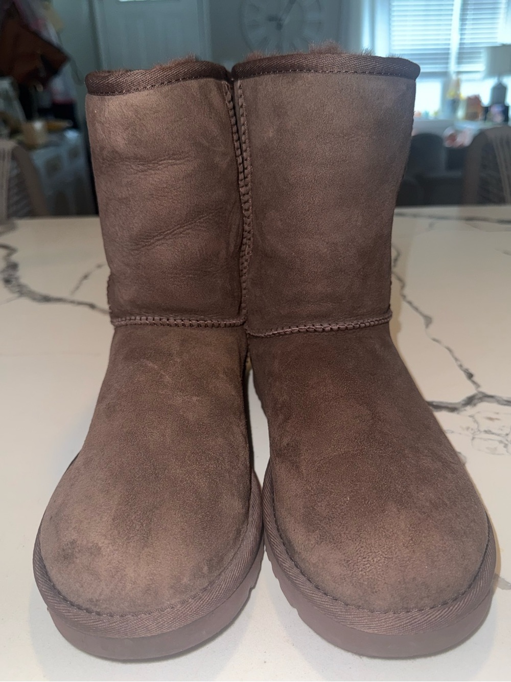 UGG Classic Short II Chocolate Brown Sheepskin Suede Boots Women’s Size 8